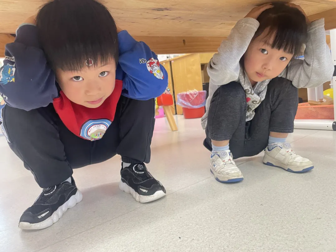 守安于心 践安于行——甪直实验幼儿园地震疏散演练