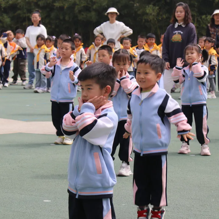“赴”春日晨光 “享”活力早操——甪直实验幼儿园早操展评活动