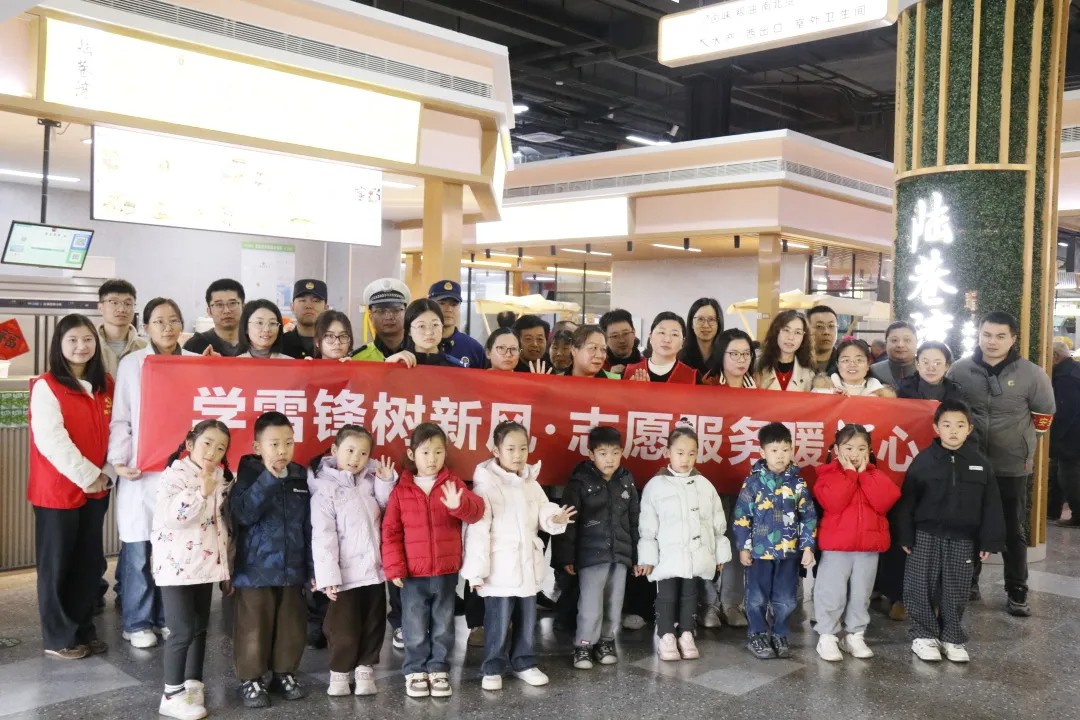 追随榜样足迹·争做新时代小雷锋